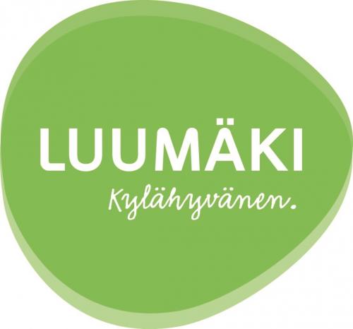 Logo, jossa vihreällä pohjalla teksti Luumäki Kylähyvänen.  